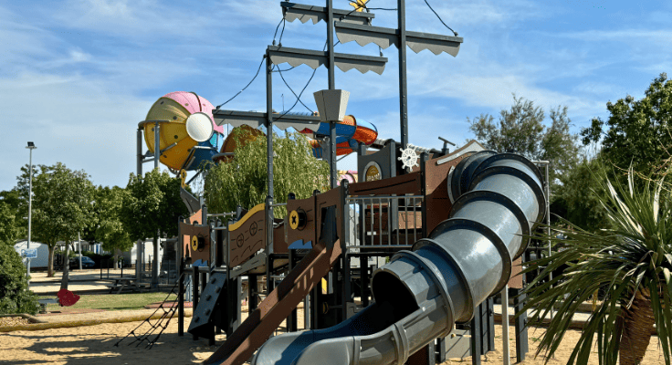 Aire de jeux pirates 2024 camping Soleil de la Méditerranée